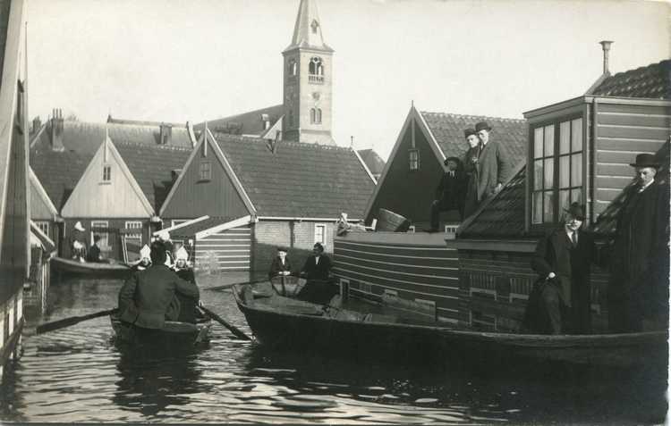 01a_volendam_kerkgang_foto_l.j._karels[1]