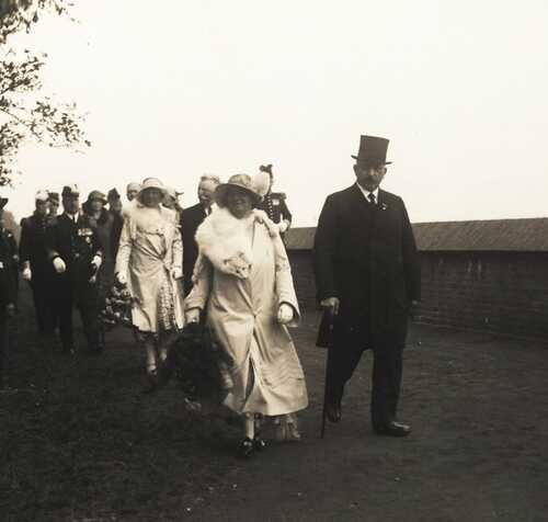 25- Wandeling op het terrein met Wethouder Stapel 2.jpg